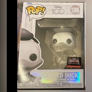 Donald Duck 1309 Disney 100 B&W TargetCon Exclusive